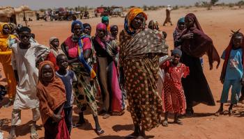لاجئون سودانيون على الحدود بين السودان وتشاد، 20 إبريل 2024 (Getty)