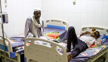 مرضى السرطان في السودان يتلقون العلاج في مستشفى القضارف للأورام، 1 مايو 2024 (فرانس برس)