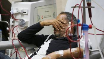 مريض كلى يتلقى العلاج في مستشفى شهداء الأقصى، 26 مايو2024 (الأناضول)