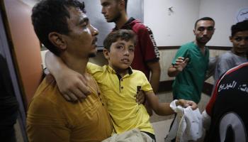 حرب غزة | جرحى في دير البلح وسط القطاع 9/6/2024 (أشرف أبو عمرة/الأناضول)