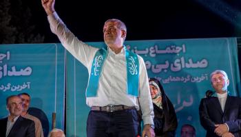 مسعود بزشكيان يحضر تجمعاً انتخابياً لحملته، 3 يوليو 2024 (Getty)