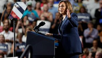 كامالا هاريس تتحدث أمام تجمع انتخابي في ميلووكي، ويسكونسن 23 يوليو 2024 (Getty)