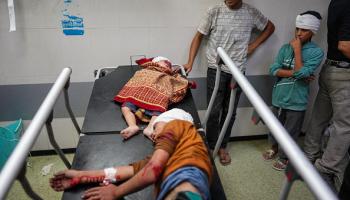 جرحى في غزة لا يجدون أسرة لتلقي العلاج، 25 يوليو 2024 (Getty)