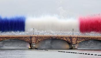  علم فرنسا من الدخان خلال حفل افتتاح أولمبياد باريس، 26 يوليو 2024 (كيفن سي. كوكس/Getty)