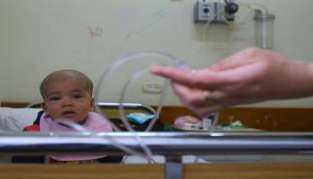 طفلة فلسطينية مريضة بالسرطان- فرانس برس