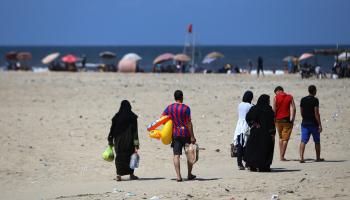 مصريون على شاطئ الدقهلية - مصر - مجتمع