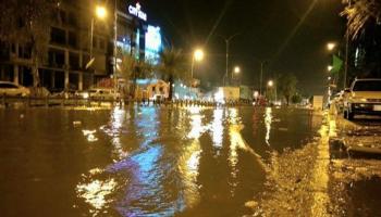 الأمطار تغرق شارع فلسطين في بغداد (تويتر)