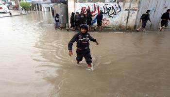 غزة تغرق بمياه الأمطار (الأناضول)