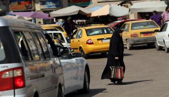 سرقة حقائب النساء في شوارع بغداد(علي السعدي/فرانس برس)
