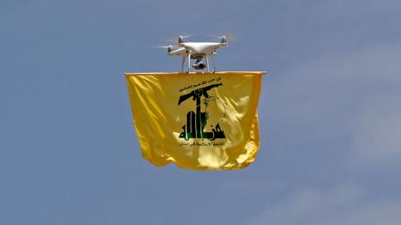 طائرة مسيّرة تحمل علم حركة حزب الله اللبنانية، 21 مايو 2023 (Getty)