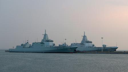 سفينتين حربيتين صينيتين، تشينغاو 20 أبريل 2023 (فو تيان/Getty)