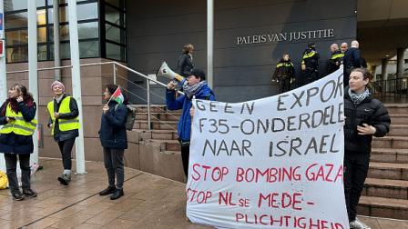 هولنديون يطالبون بحظر تصدير قطع إف-35 لإسرائيل لاهاي22 يناير2024 (سلمان أكسونجر/الأناضول)
