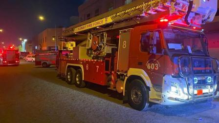 من عمليات السيطرة على حريق المنقف جنوبي الكويت (إكس/قوة الإطفاء الكويتية)