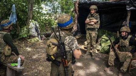 جنود أوكرانيون على جبهة خاركيف، 3 يونيو 2024 (خوسيه كولون/الأناضول)