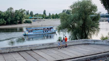 رحلة سياحية في نهر دنيستر في مولدوفا - 30 يوليو 2022 (أنطون بولياكوف/ Getty)