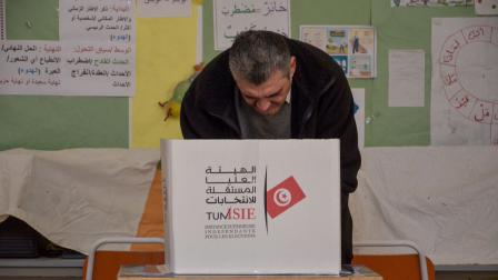 التزكيات للانتخابات الرئاسية التونسية خلال الدورة الثانية من الانتخابات المحلية، بنزرت، فبراير الماضي(Getty)