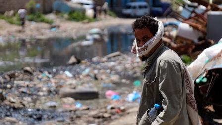 تراكم النفايات يؤثر على صحة اليمنيين (أحمد الباشا/ فرانس برس)