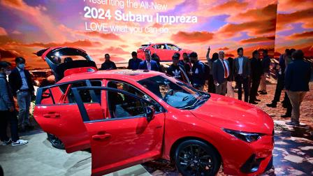 الكشف عن سوبارو إمبريزا 2024 في معرض لوس أنجلوس للسيارات، 17 نوفمبر 2022 (فريدريك جي براون/ فرانس برس)