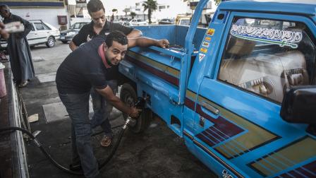 الحكومة تتجه إلى زيادة أسعار الوقود وقود مصر (خالد دسوقي/ فرانس برس)