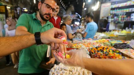 سوق الحميدية بالعاصمة السورية دمشق في 7 يوليو 2022 أسواق سورية (لؤي بشارة/فرانس برس)