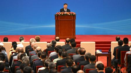 شي يتحدث في قاعة الشعب الكبرى في بكين، 28 يونيو 2024 (فرانس برس)