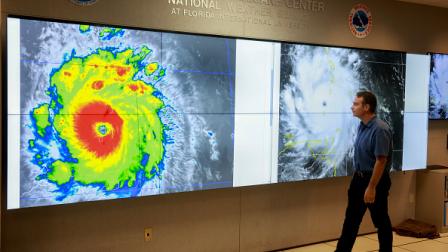 متابعة تقدم إعصار بيريل في المركز الوطني للأعاصير في أميركا، 1 يوليو 2024 (Getty)