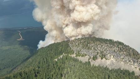 تصاعد دخان حرائق الغابات في أقصى غرب كندا، 23 يوليو 2024 (Getty)